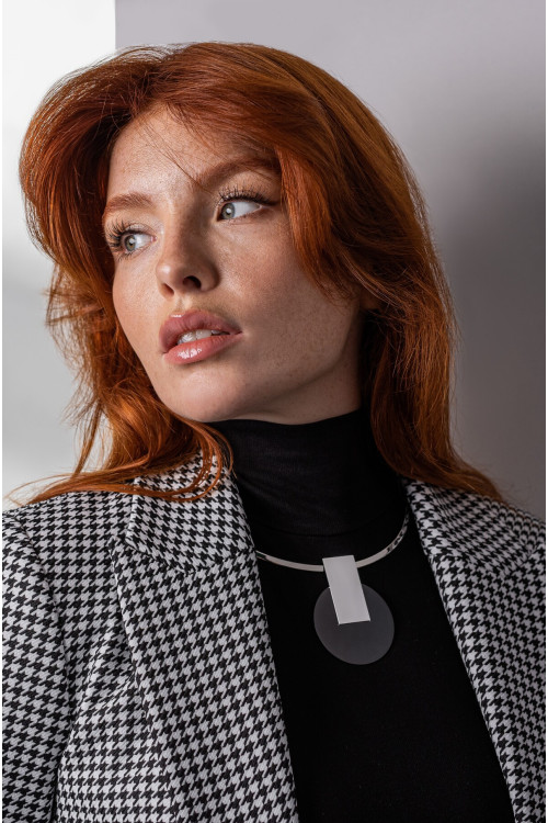 Stainless steel choker with pendant in two shades | moora.eu