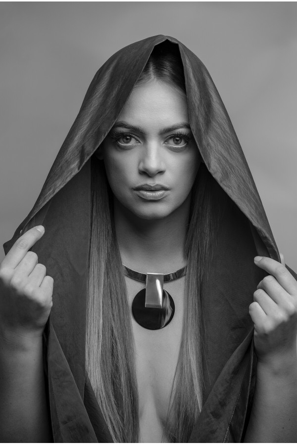 Stainless steel choker in silver with decorative pendant 2