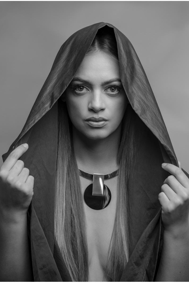 Stainless steel choker with decorative pendant | moora.eu