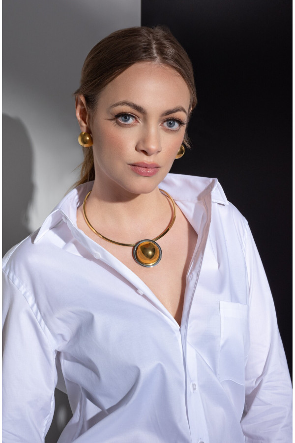 Delicate gold stainless steel choker with pendant in two tones – silver and gold 2