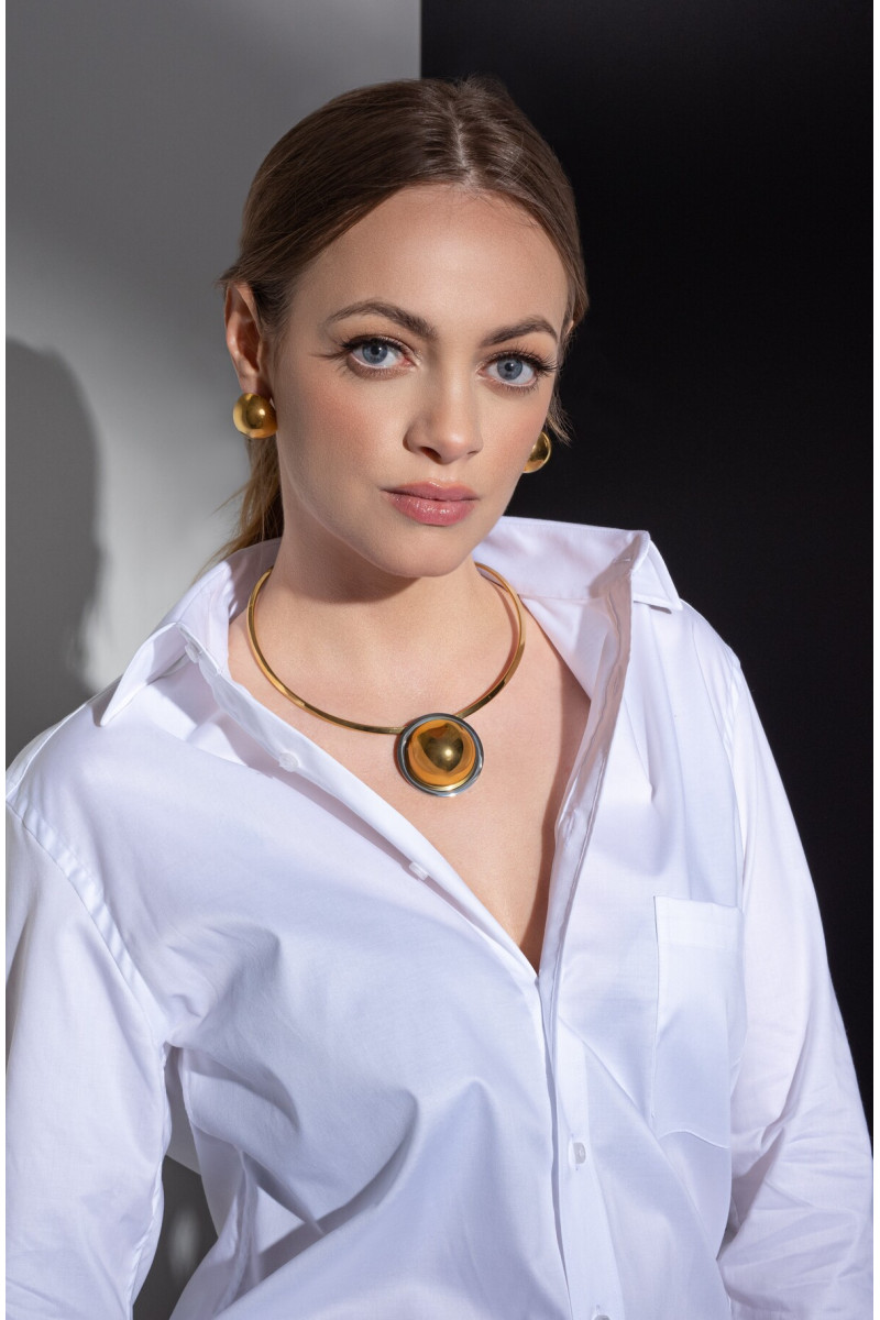 Delicate gold stainless steel choker with pendant | moora.eu