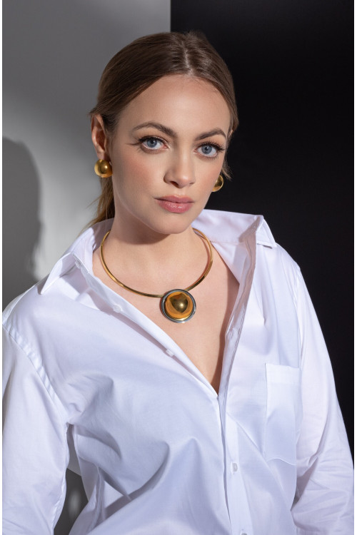 Delicate gold stainless steel choker with pendant | moora.eu