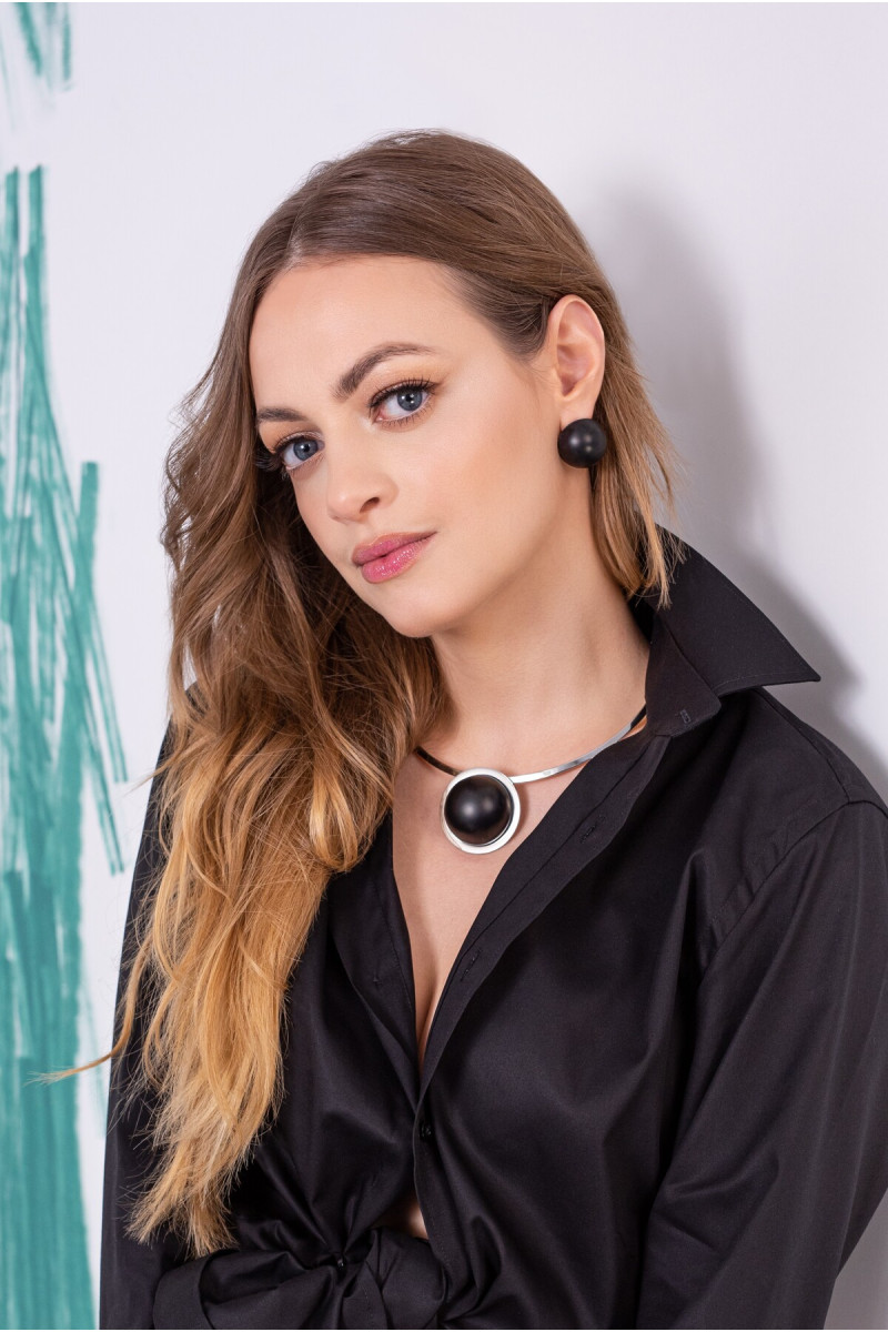 Delicate stainless steel choker with black matte pendant | moora.eu