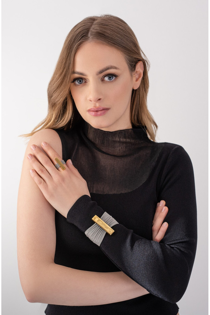 Gold stainless steel ring with steel mesh | moora.eu