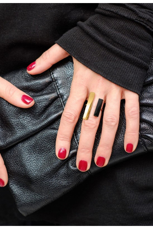 Delicate black and gold stainless steel jewelry set | moora.eu