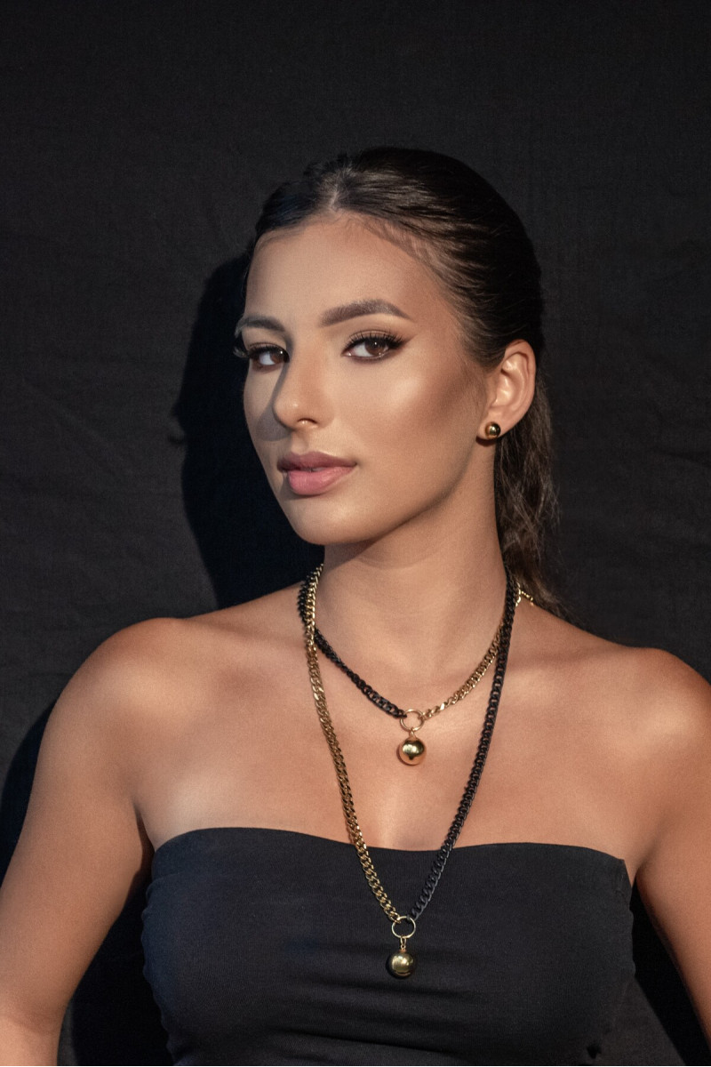 Long gold-plated stainless steel ball necklace – timeless style