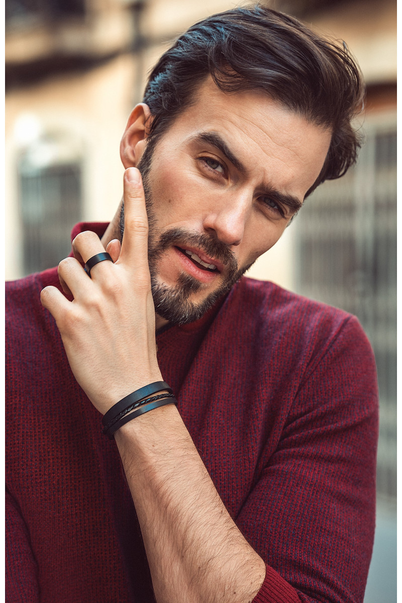 Men’s brown leather bracelet – simple and modern design