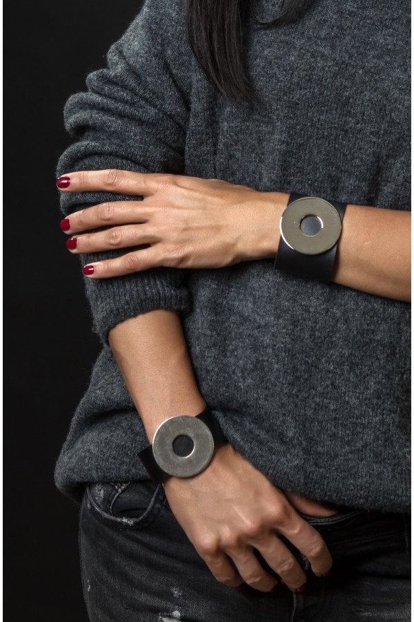 Black leather bracelet with a large, glossy gold-plated stainless steel element 2