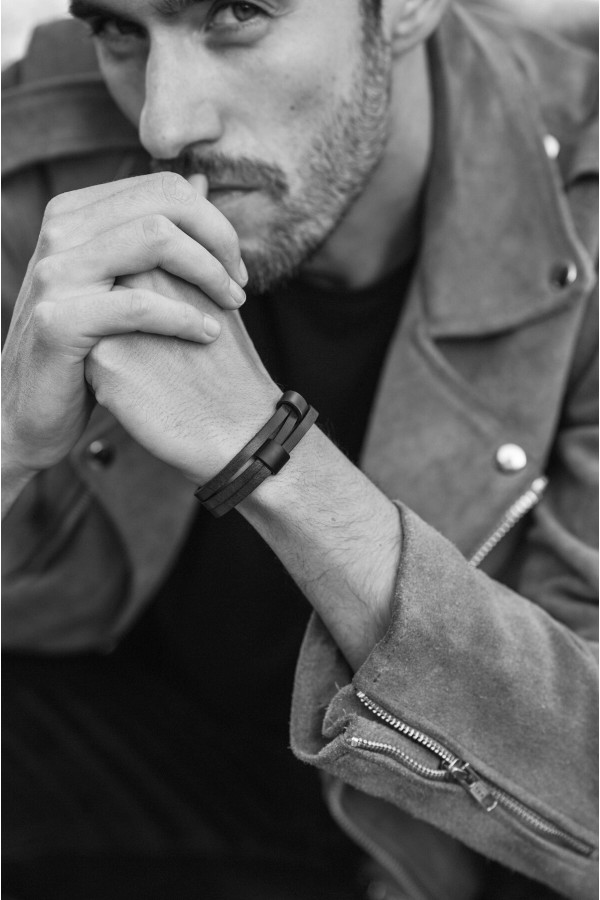 Men’s matte black leather bracelet with adjustable clasp 2