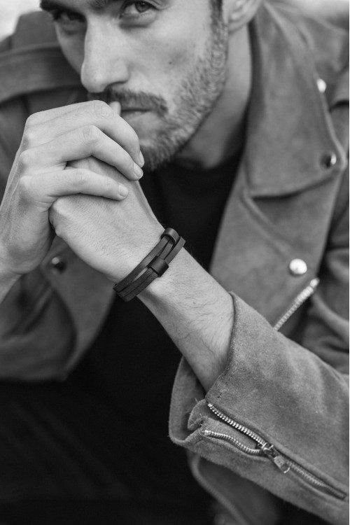 Men’s matte black leather bracelet – modern style