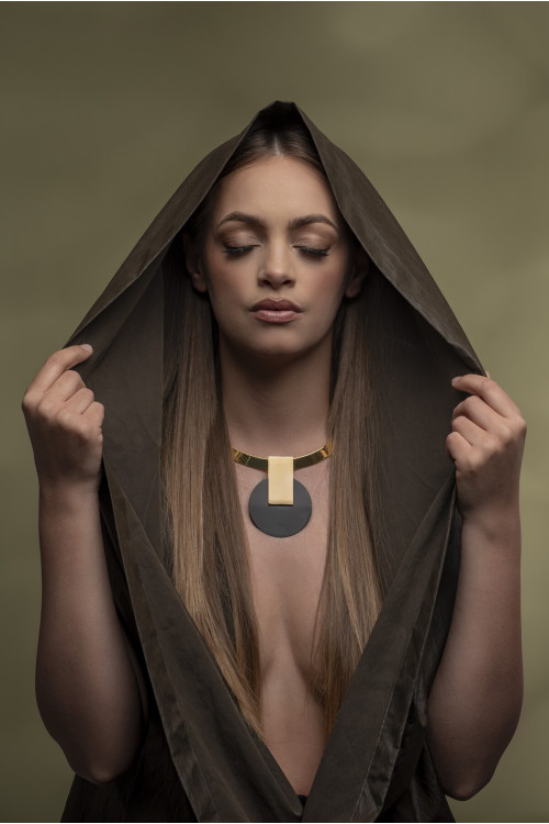 Modern gold-plated stainless steel choker