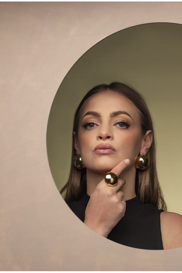 Light gold-plated stainless steel half-sphere earrings in shiny finish. 2