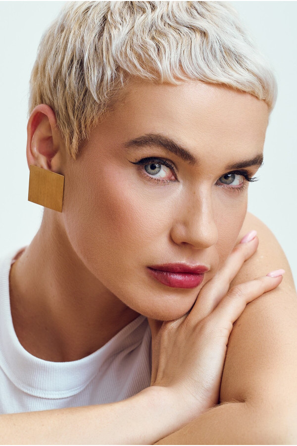 Old gold stainless steel square earrings with elegant geometric design 2