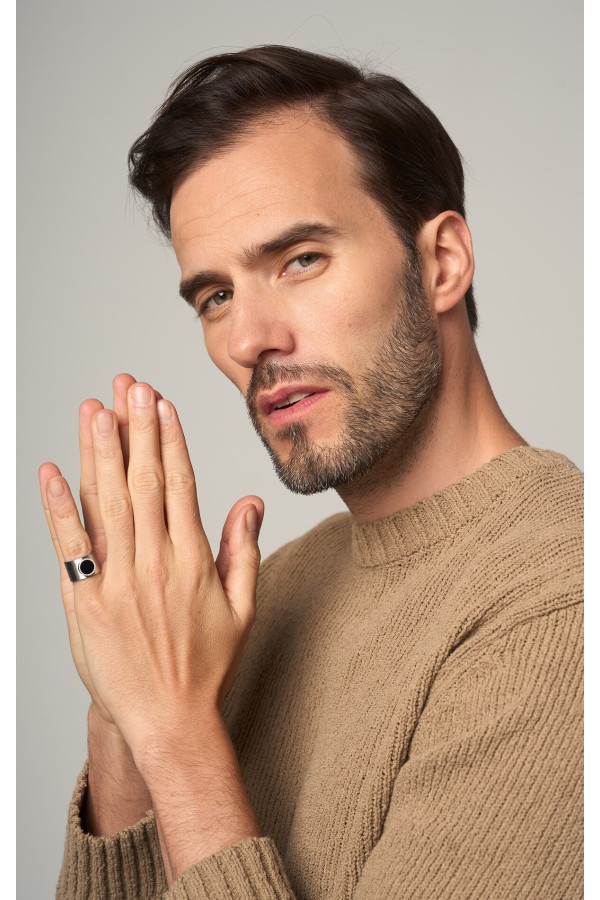 Men’s stainless steel signet ring with black stone – classic, bold design 2