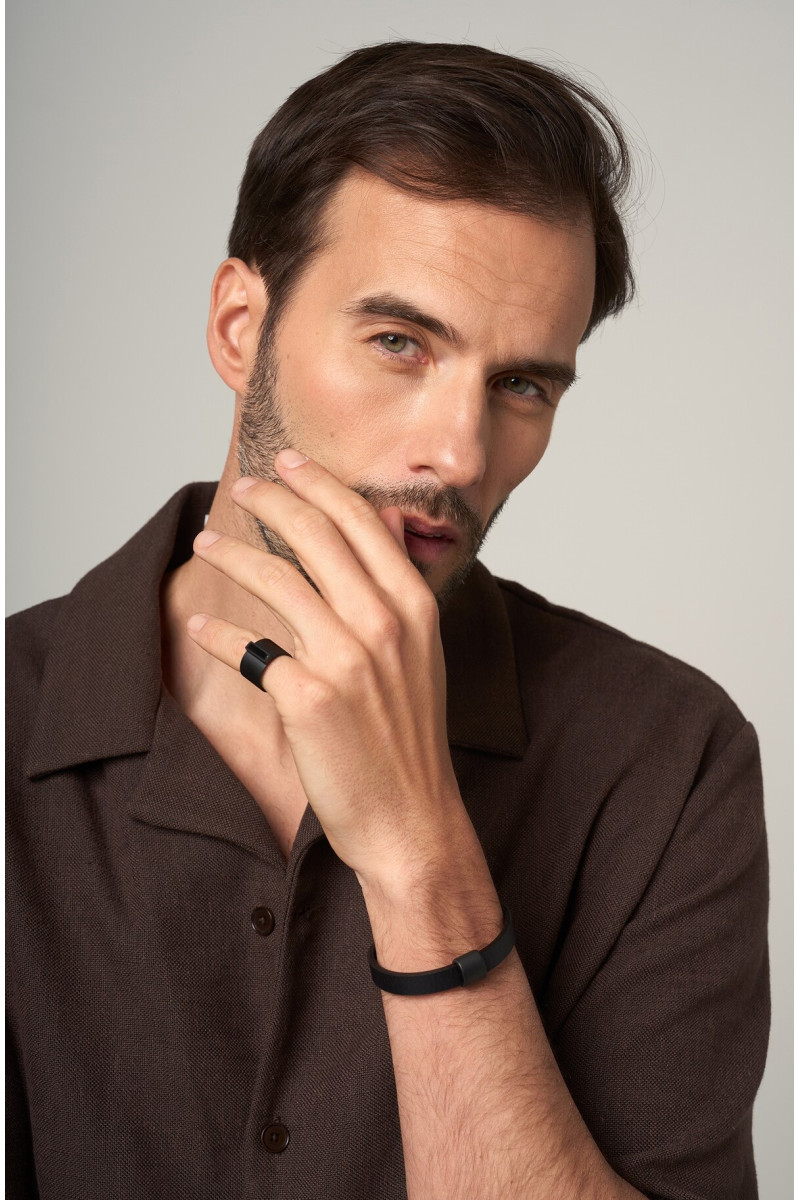 Men's black stainless steel signet ring – minimalist design | Moora