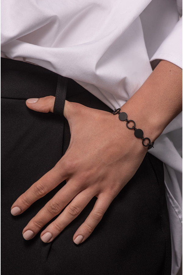 Matte black stainless steel bracelet – minimalist and raw design 2