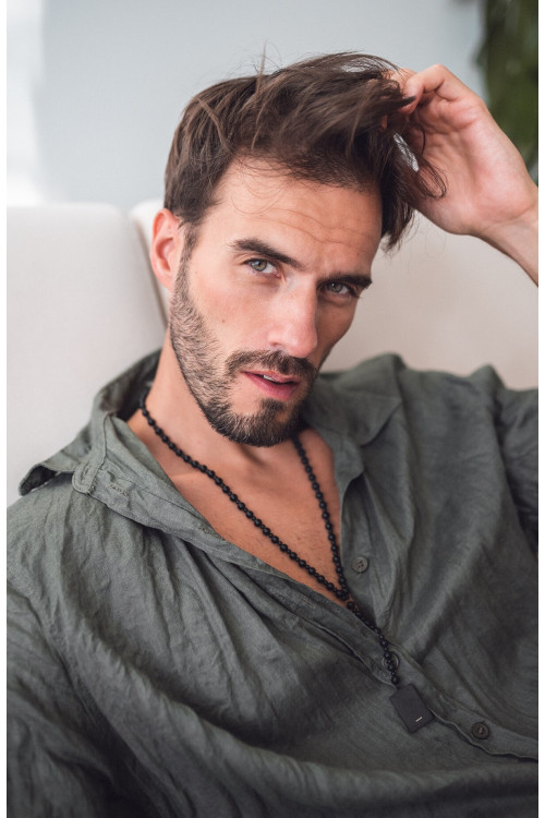 Men's matte onyx necklace with pendant for engraving | moora.eu