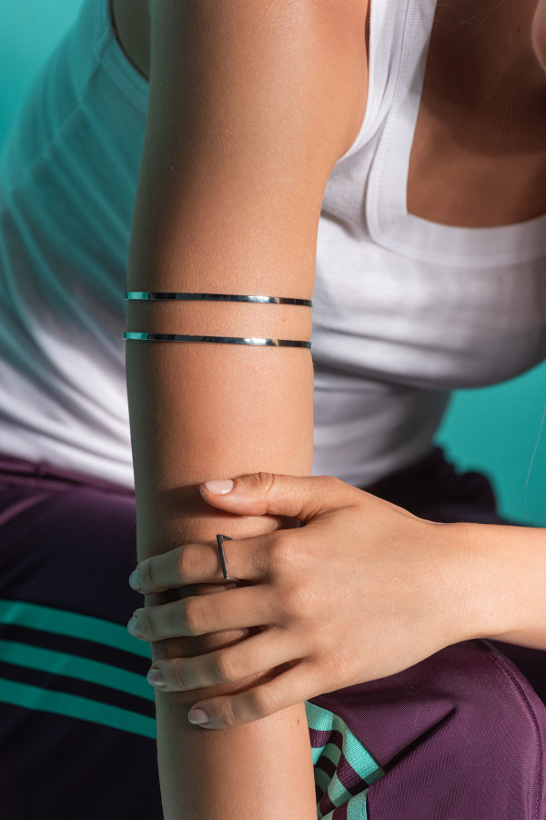 Silver subtle stainless steel ring with classic minimalist design 2