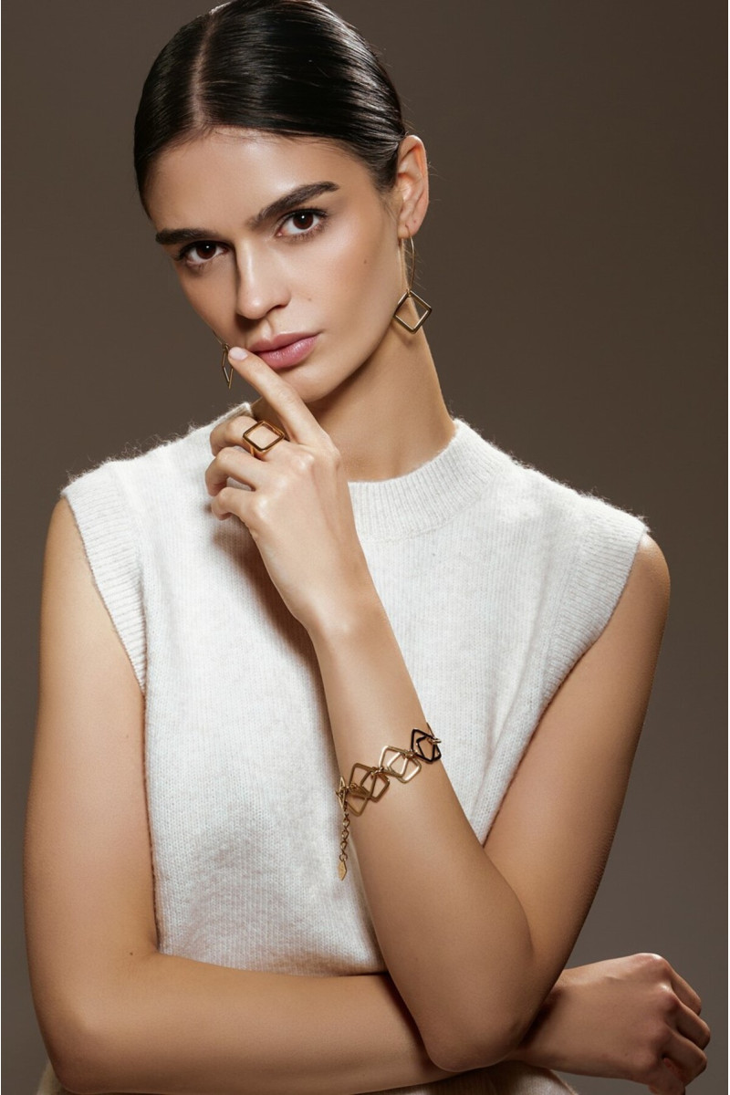 Long square earrings made of gold-plated sterling silver 925 | moora.eu