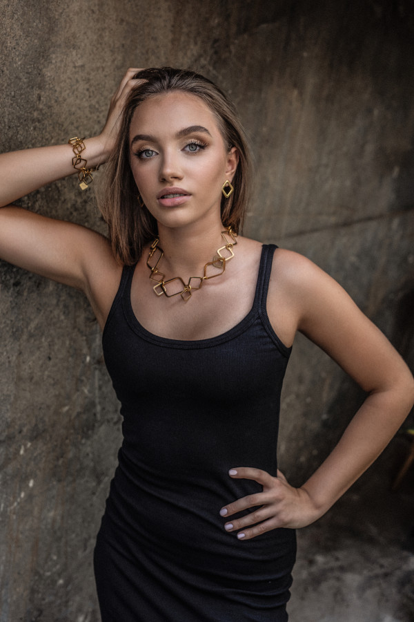 Gold-plated stainless steel square earrings fastened with a post 2