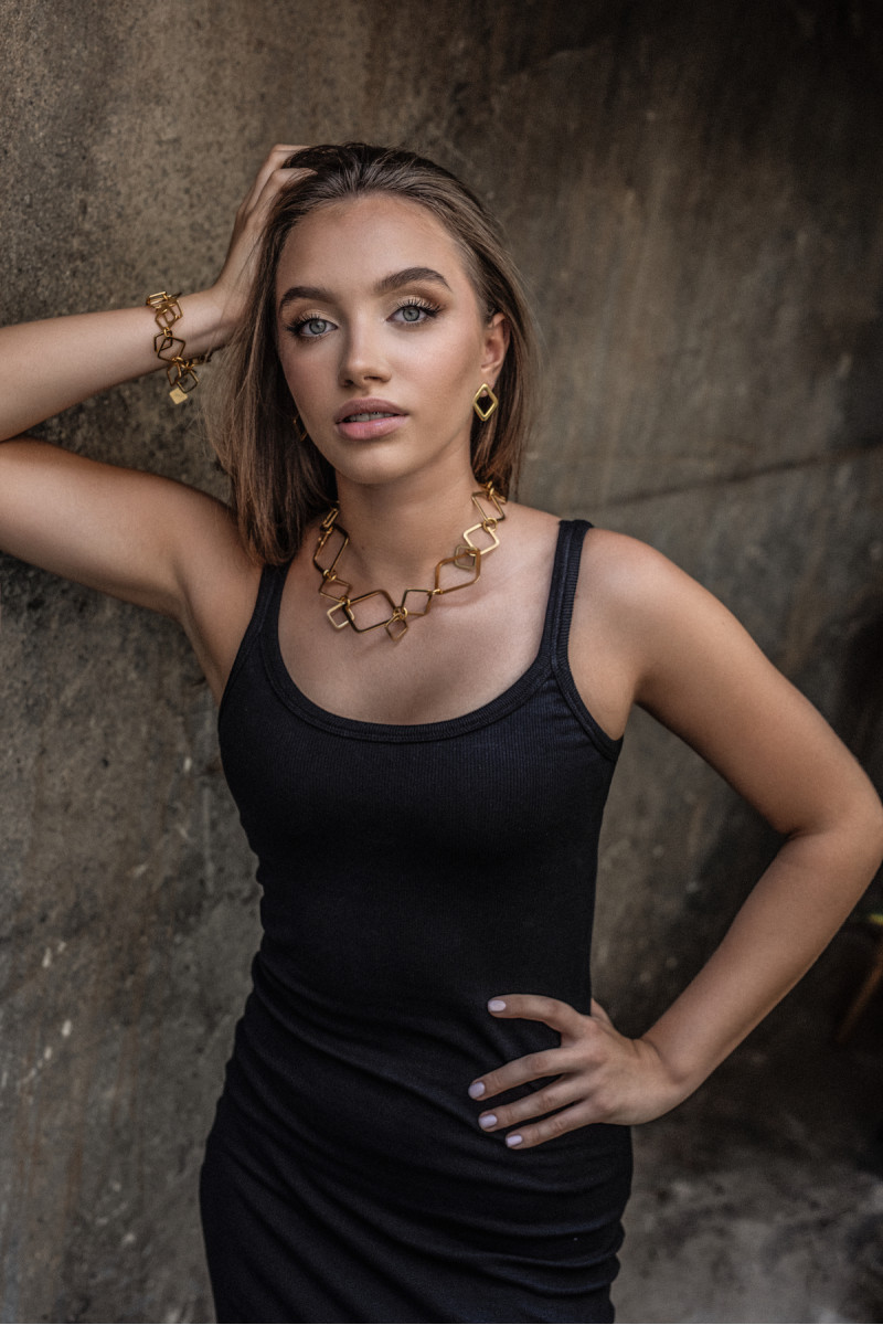 Gold-plated stainless steel square earrings | moora.eu