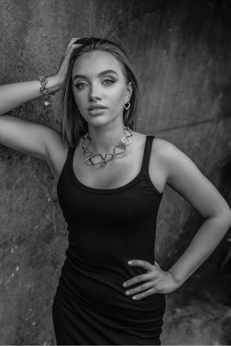 Stainless steel square earrings | moora.eu