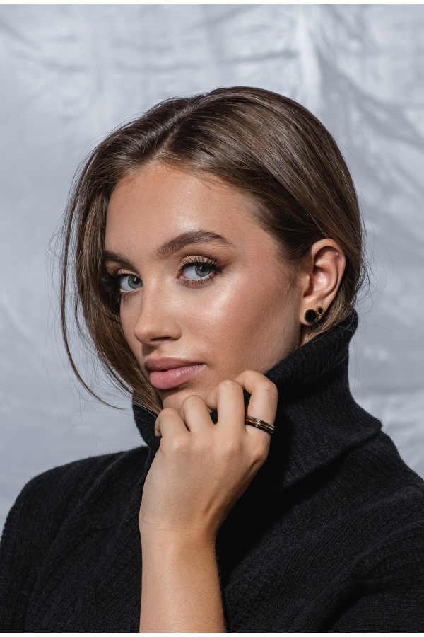 Gold-plated stainless steel earring set with black detail – elegant and minimalist jewelry 2