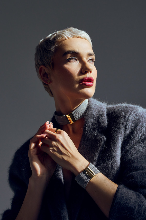 Gold stainless steel choker with fine steel mesh and magnetic clasp 2