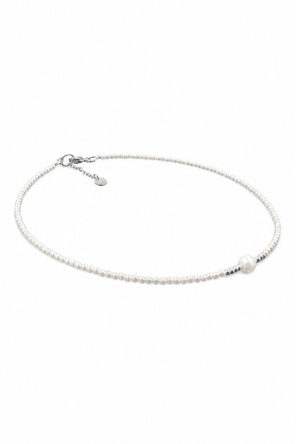 Delicate adjustable necklace made of white pearls 2