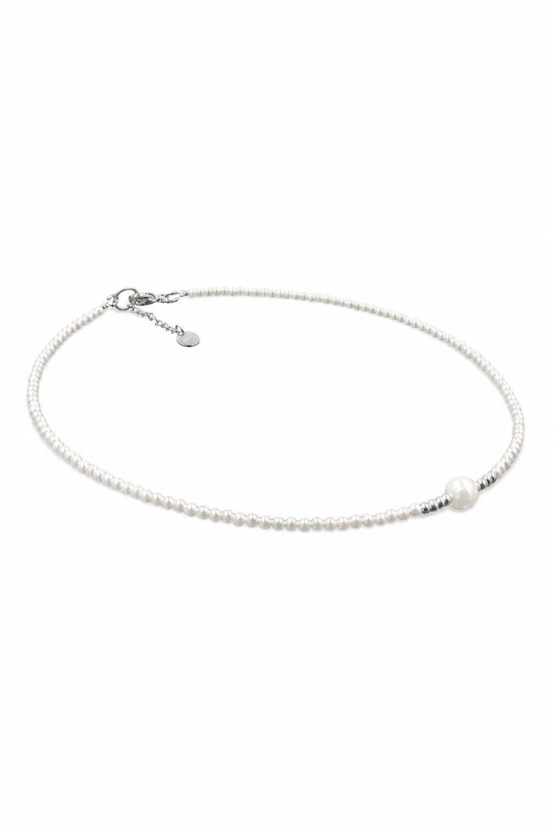 Delicate adjustable necklace made of white pearls