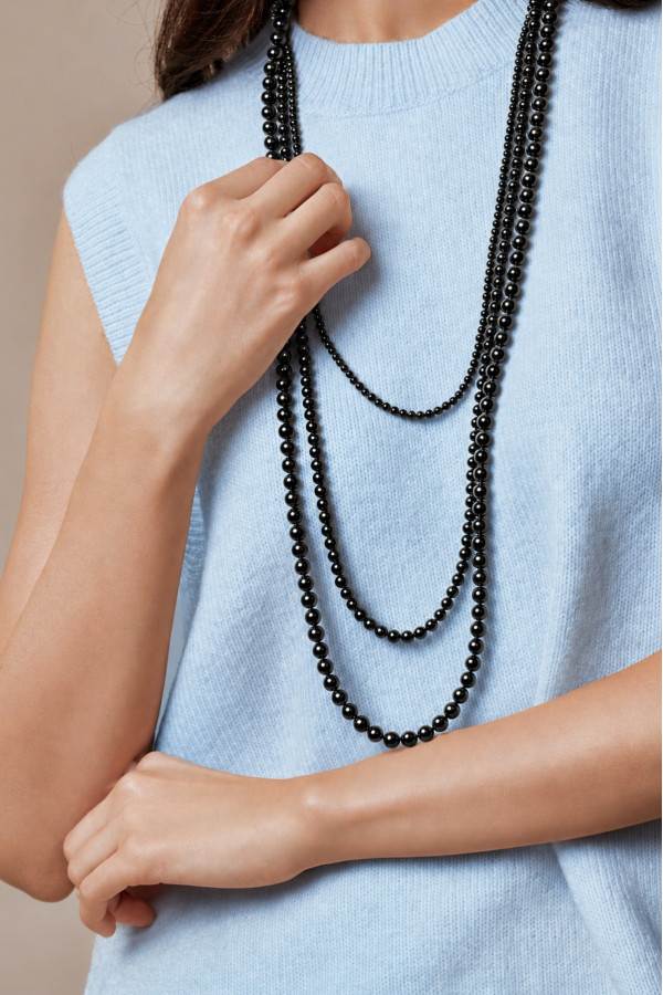 A long onyx necklace 2