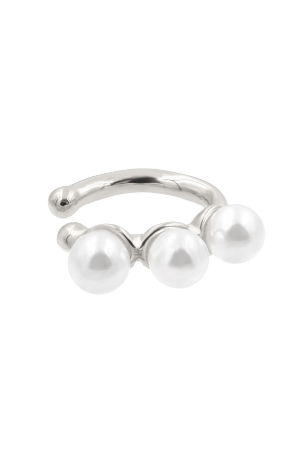 Silver earring with three 4 mm shell pearls