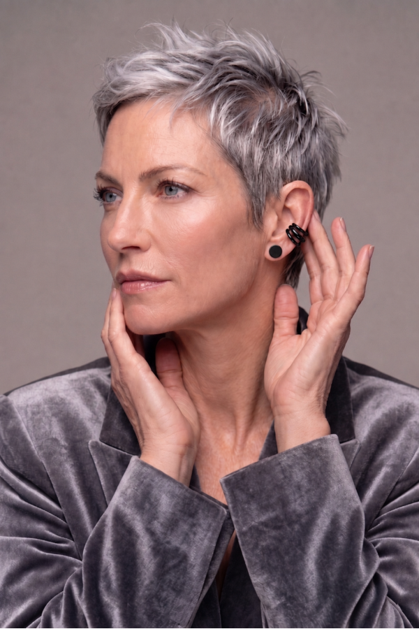 Trio earpiece in matt black stainless steel 2
