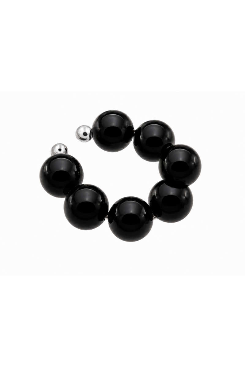 Silver earring with seven 6 mm onyx beads