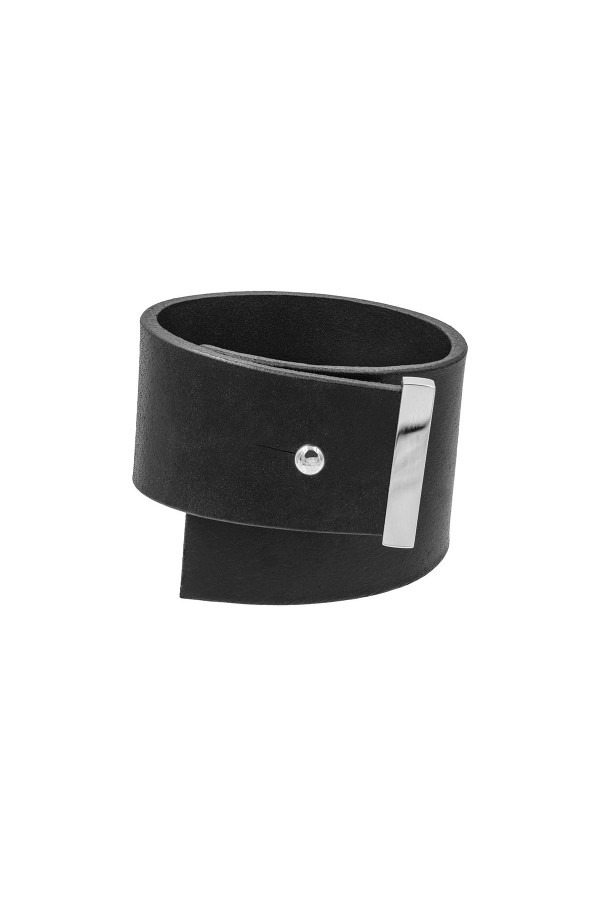 Leather bracelet with decorative finishing - a stylish accent | moora