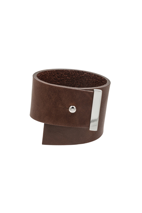 Brown leather bracelet with decorative finishing | moora.eu
