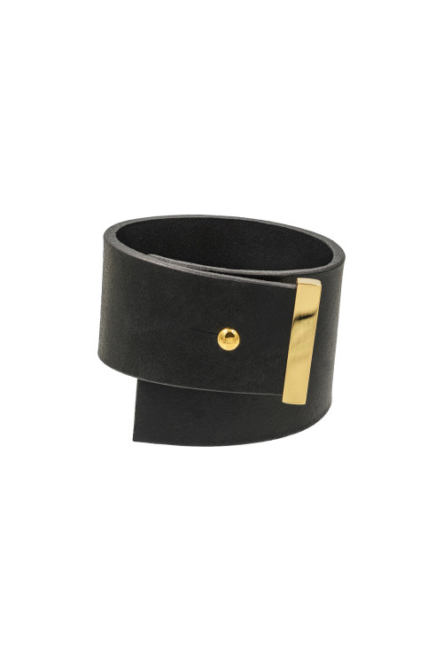 Leather bracelet with gold-plated finishing - a fashionable detail | moora.pl