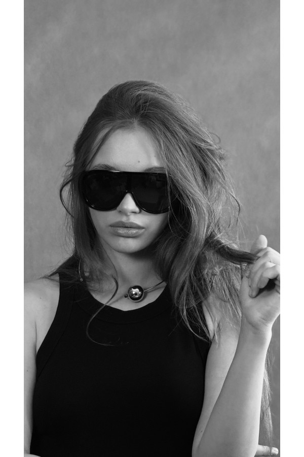 Modny stalowy choker z dużą kulą 2