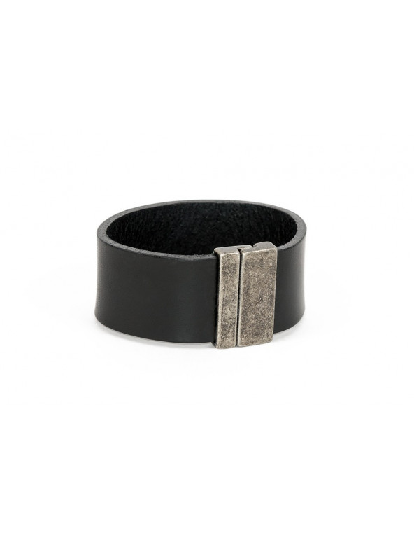 Men’s black leather bracelet with matte magnetic clasp