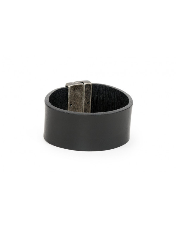 Men’s black leather bracelet with matte magnetic clasp